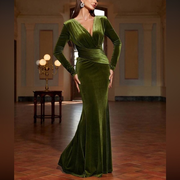 Luxe dark green surplice neck mermaid hem party formal evening velvet gown dress - Picture 5 of 16